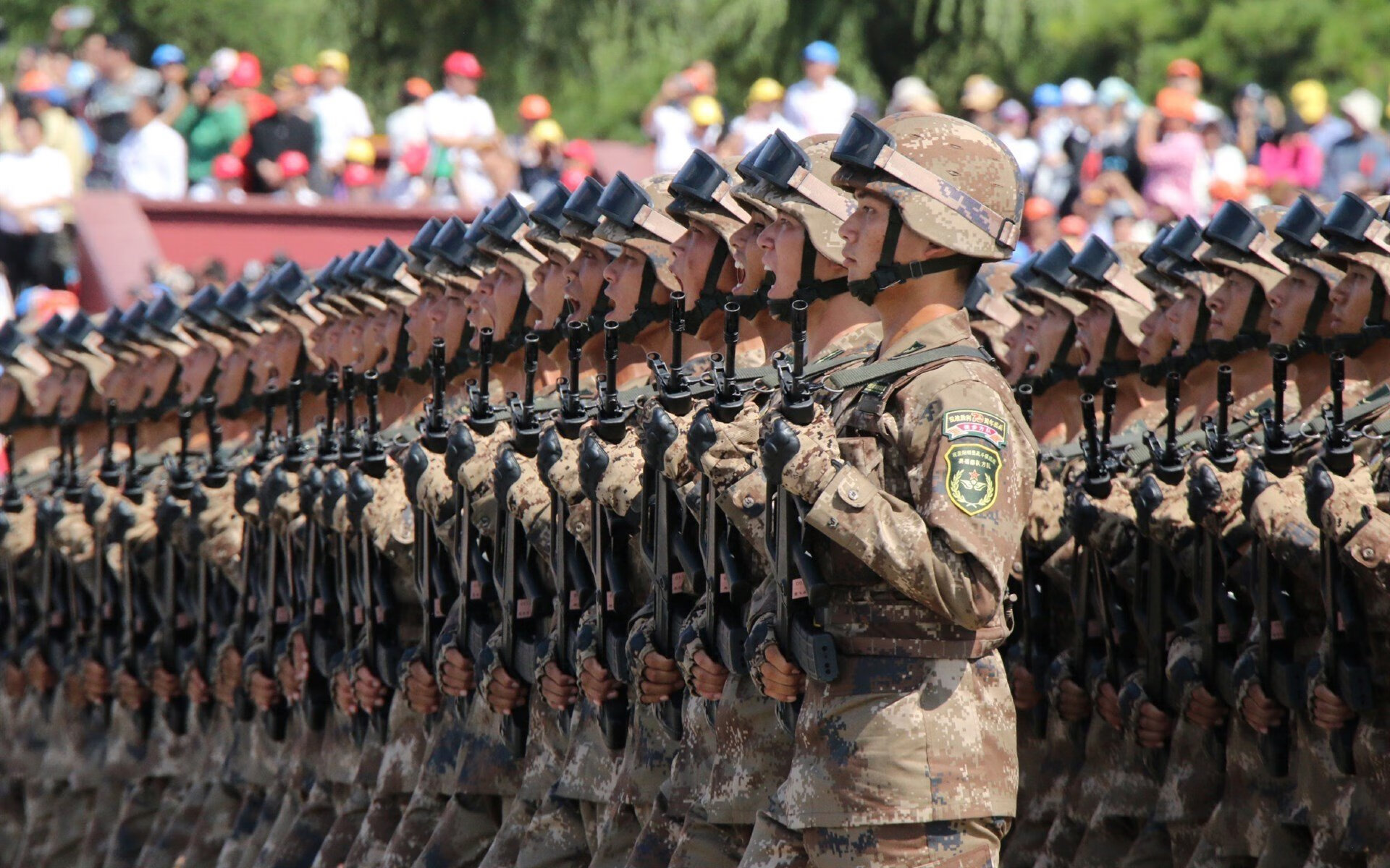 美国骑手凯尔·库克在巴黎奥运会上首次亮相即夺得障碍赛银牌，表现出色。