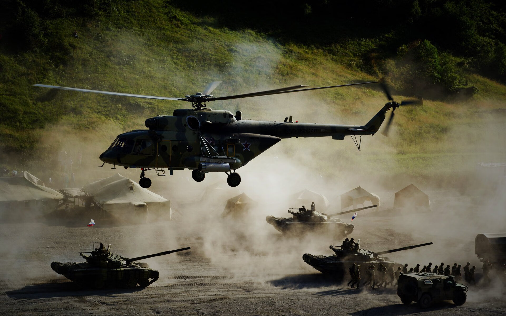 马拉松激情开启，万名跑者奋勇争先，马拉松 现场