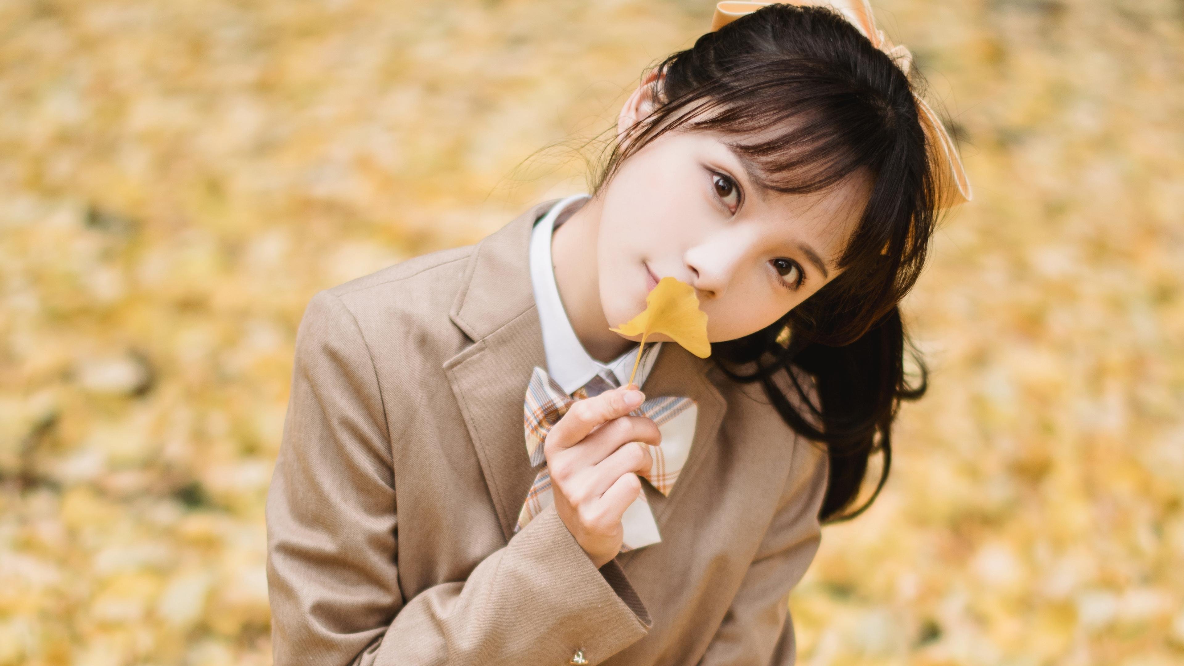 里昂锋线穿插牵制防线形成进攻空间，里昂路线