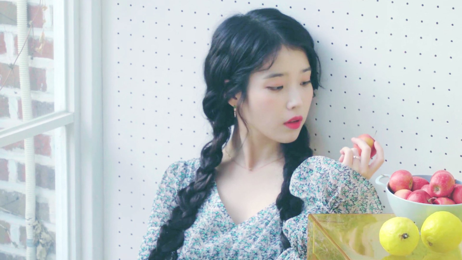 爱游戏中国官方网站平台-掘金赛后集体观看比赛录像检讨表现，掘金队回放