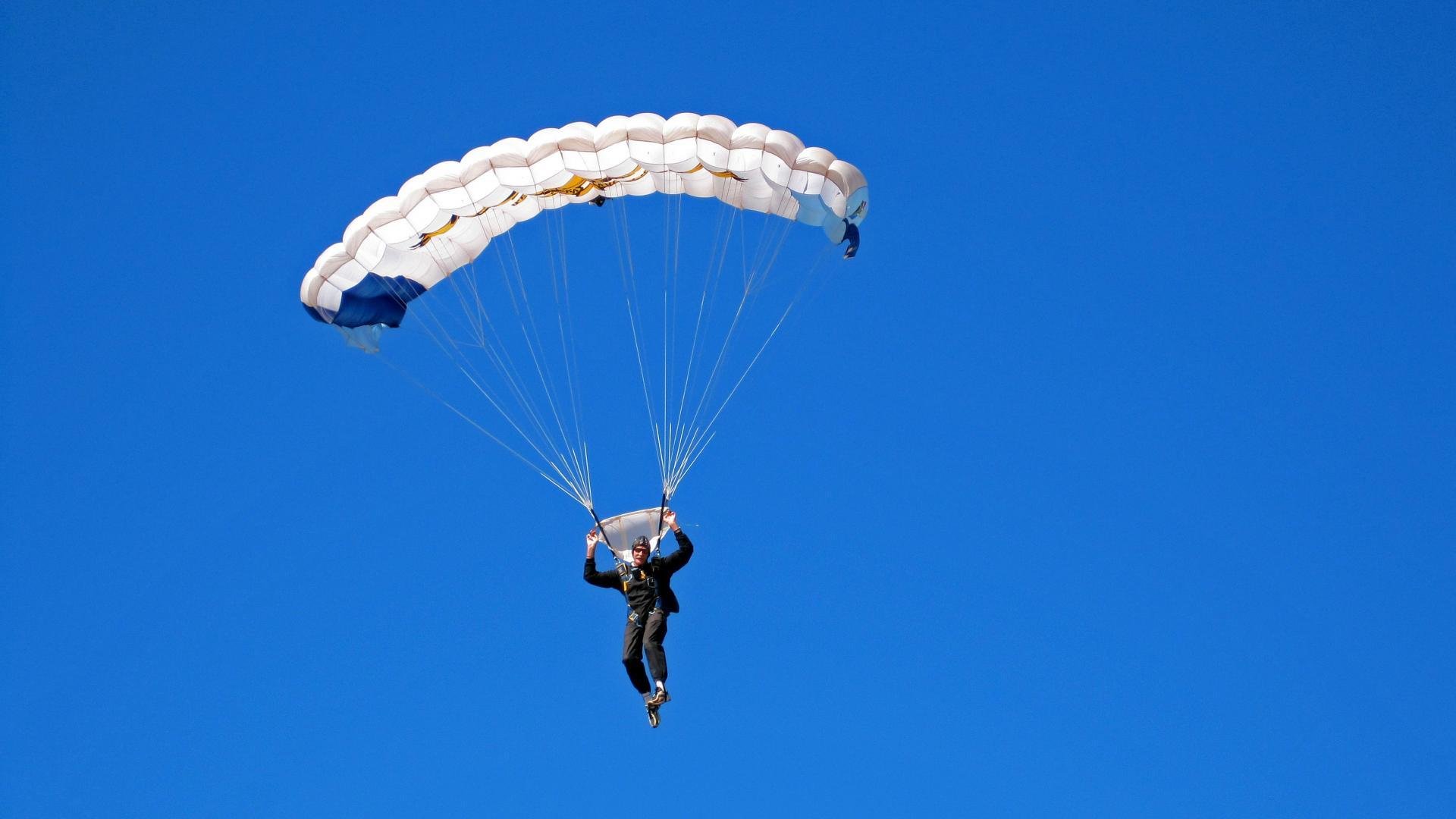 AYX GAME-法国队止步欧洲杯八强，德尚面临下课压力，欧洲杯f组法国对德国